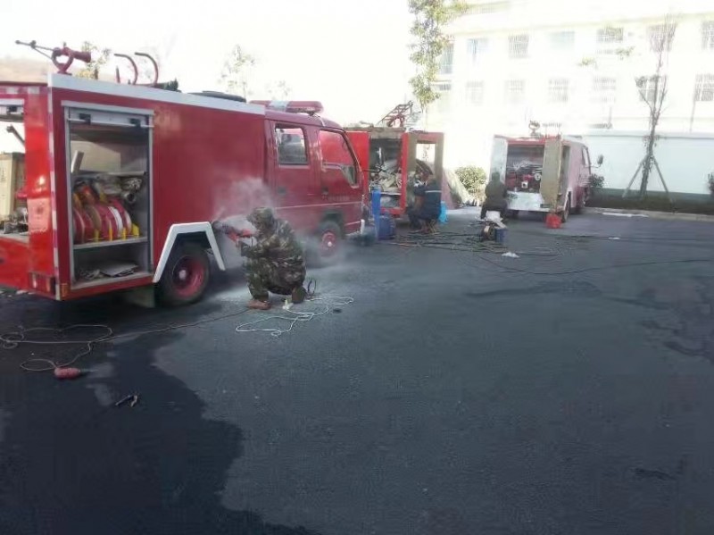 江蘇我公司給云南昭通鄉鎮消防隊維修翻新 消防車輛